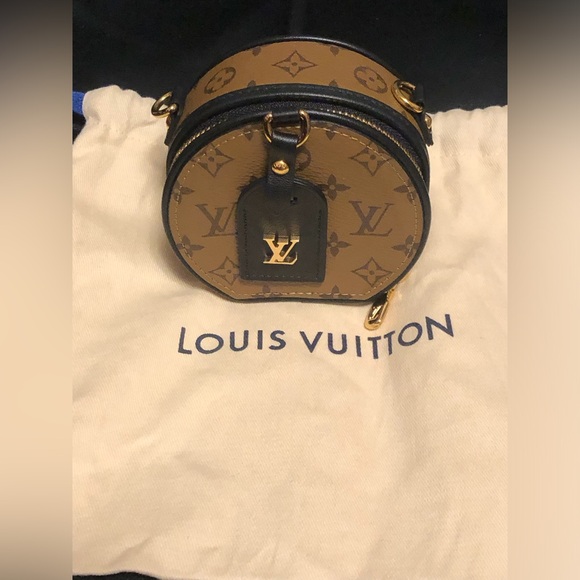 Bnwt Authentic Louis Vuitton mini Boite Chapeau Necklace, beautiful collectible - Picture 1 of 5
